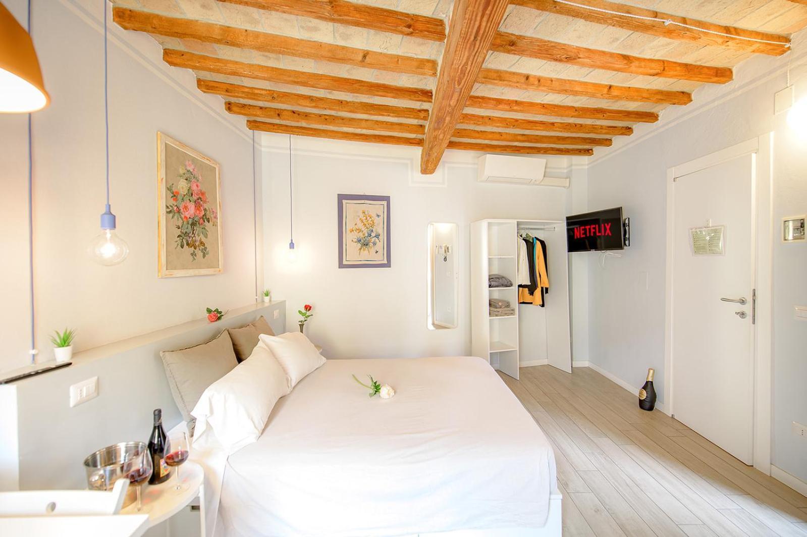 La Casa Del Vino Appartement Parma Buitenkant foto